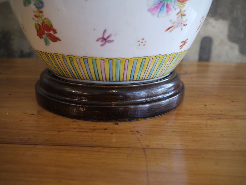 Pretty antique Chinese ginger jar, with scattered floral sprays, and striped borders, mounted as a lamp.
