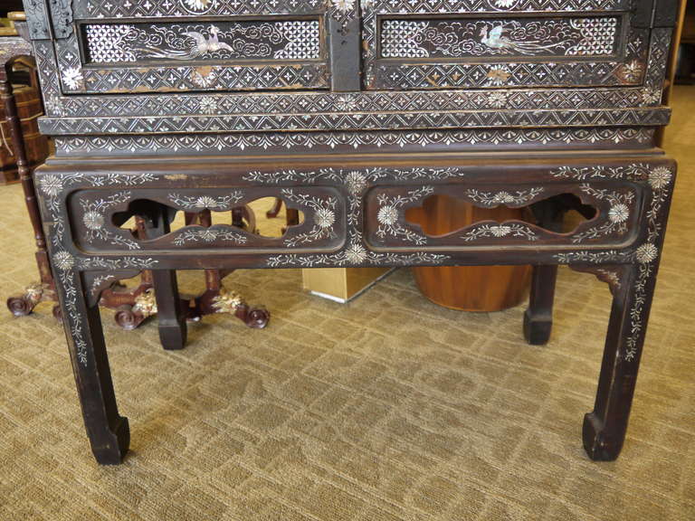 Antique Korean Cabinet with mother-of-pearl In Good Condition In New York, NY