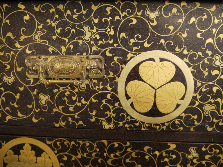 Dramatic Japanese Lacquer Cabinet 3