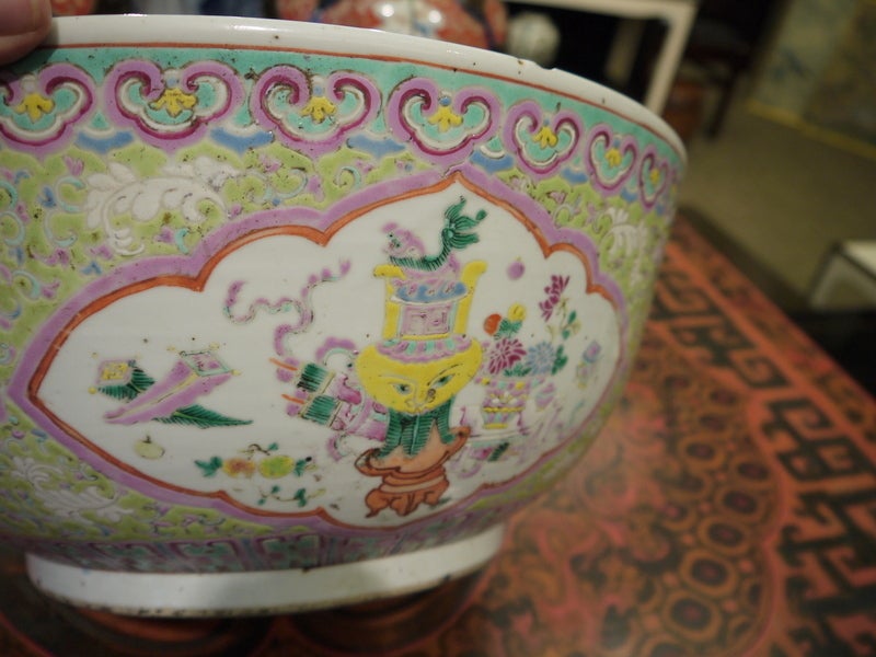 Chinese Early 20th Century Bowl Lime Green with Pink Borders For Sale 2