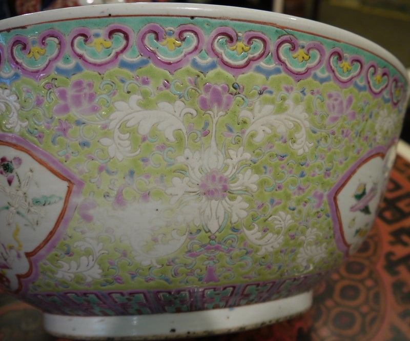 Chinese Early 20th Century Bowl Lime Green with Pink Borders For Sale 3