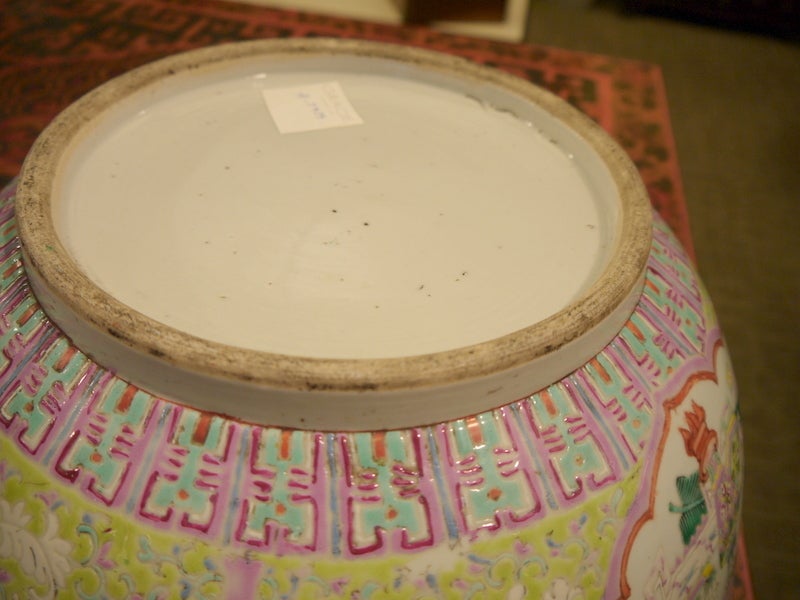 Chinese Early 20th Century Bowl Lime Green with Pink Borders For Sale 4