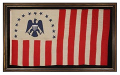 Antike Revenue Cutter Service Flagge mit einem blauen Adler und 17 Streifen, 1880-1895