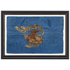 Drapeau régimentaire de la guerre civile avec un aigle dramatique du temps de la guerre