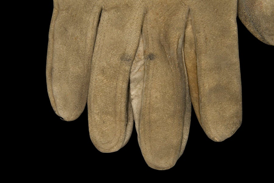 Pair Of American Indian Beadwork Gloves 2