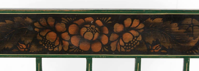 Diminutive Settee In Kelly Green Paint In Good Condition In York County, PA