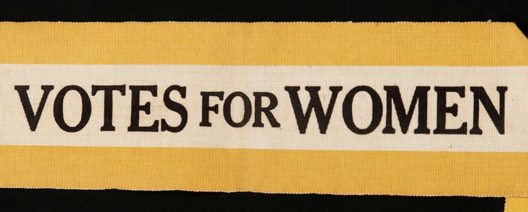 Rare écharpe de suffragette en ruban de soie Bon état à York County, PA