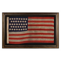 38 étoiles en rangées dansantes sur un drapeau