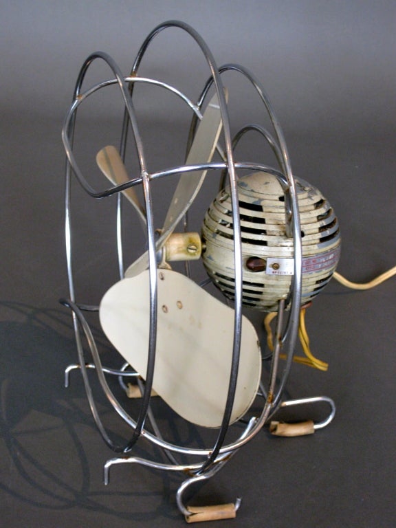 Mid-20th Century Machine Age Table Fan by Westinghouse c.1940s