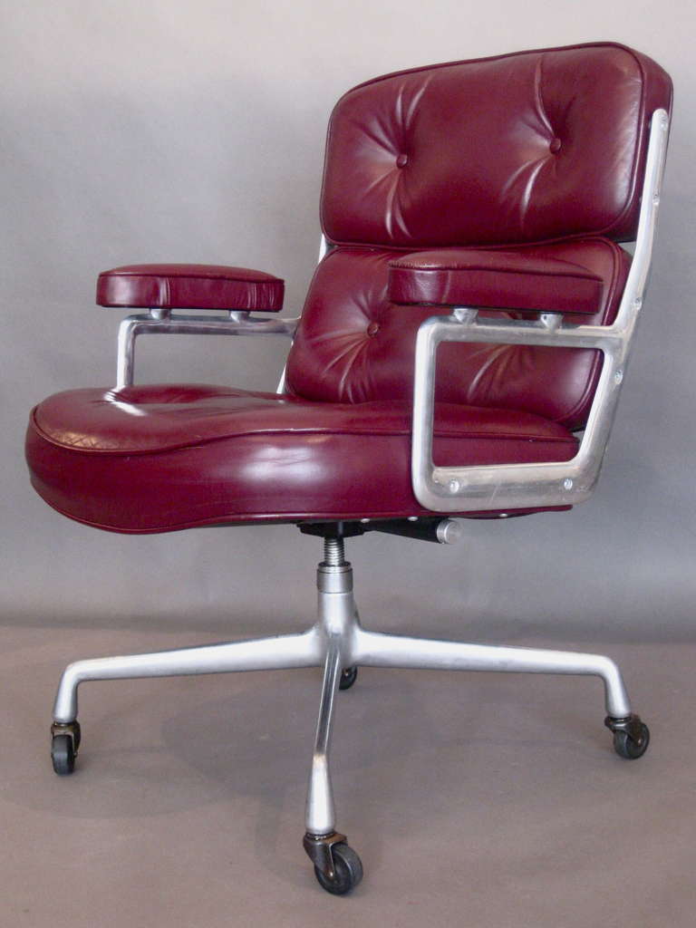 Charles Eames Time Life Desk Chair with Original Leather In Good Condition In Easton, PA