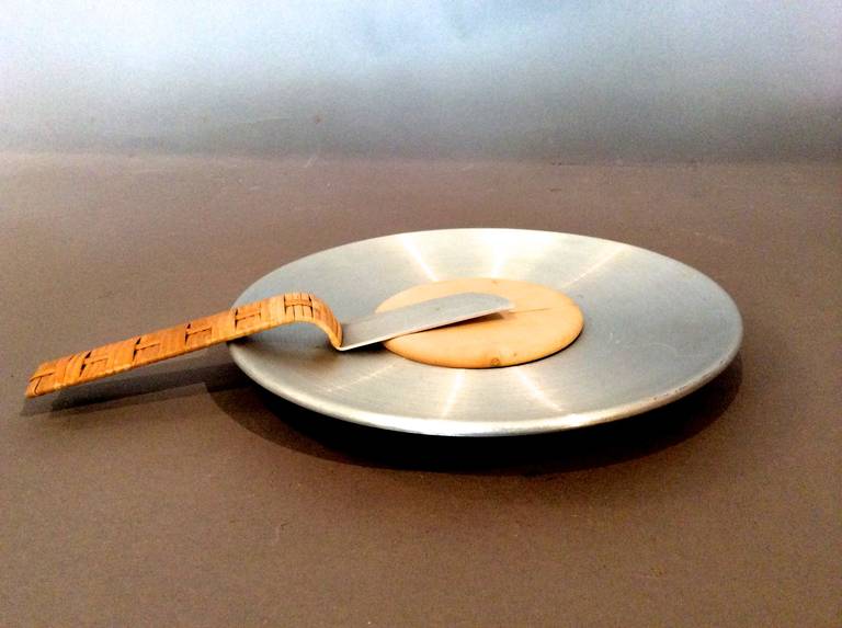 Russel Wright Spun Aluminum Cheese Plate with Knife In Good Condition In Easton, PA