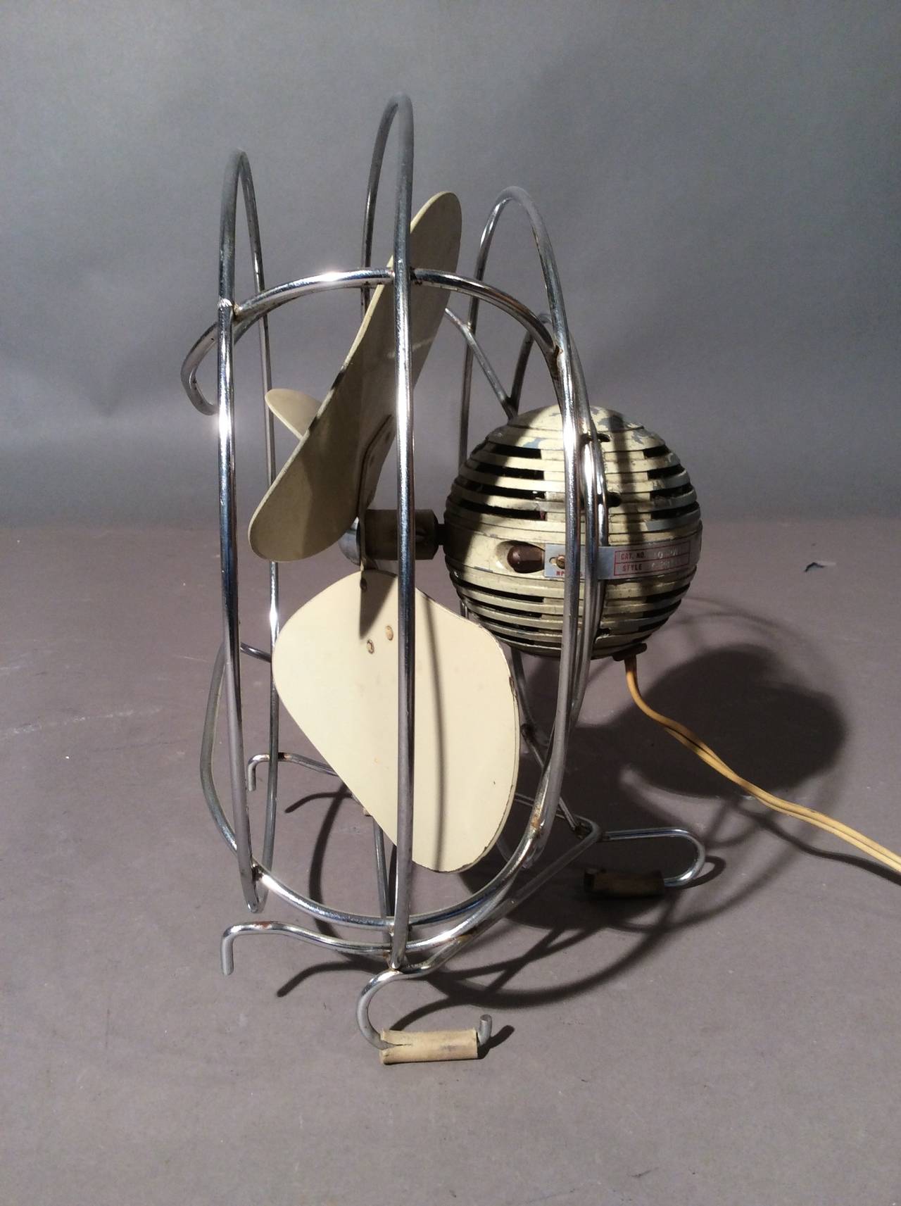 Mid-20th Century Machine Age Table Fan by Westinghouse, circa 1940s