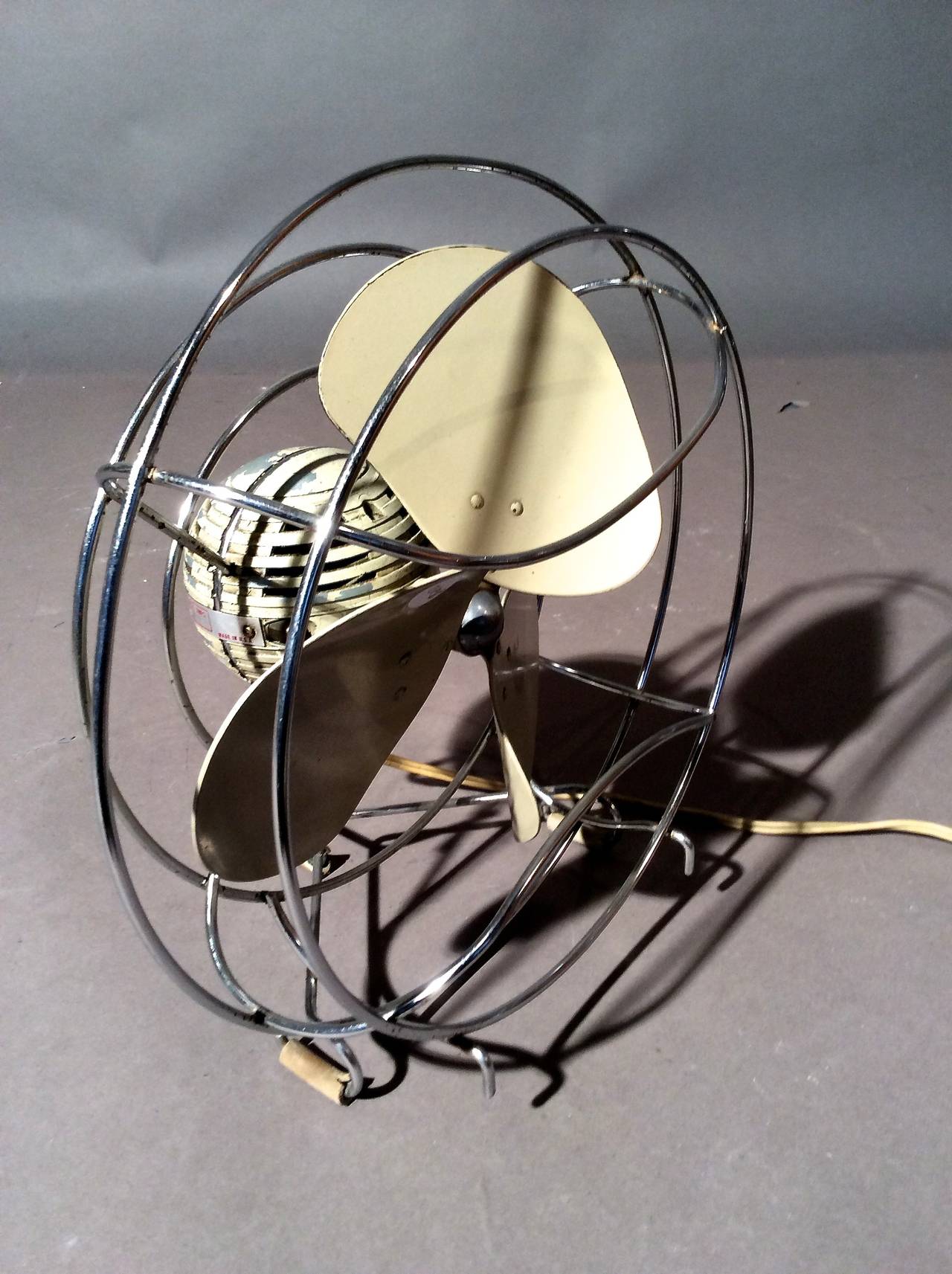Machine Age Table Fan by Westinghouse, circa 1940s In Good Condition In Easton, PA