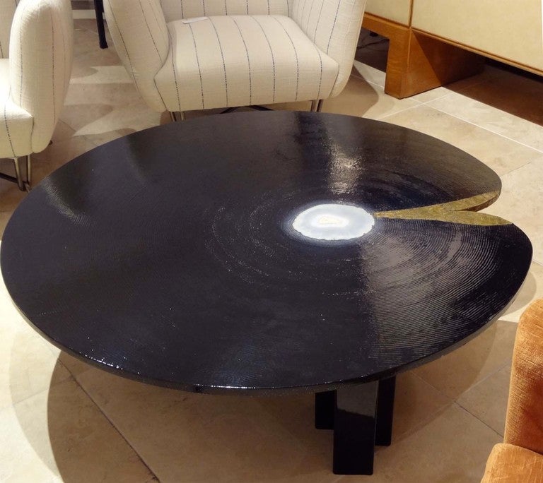 A Round Cocktail Table in Combed Lacquer, Agate and Bronze by Christian Krekels For Sale 3