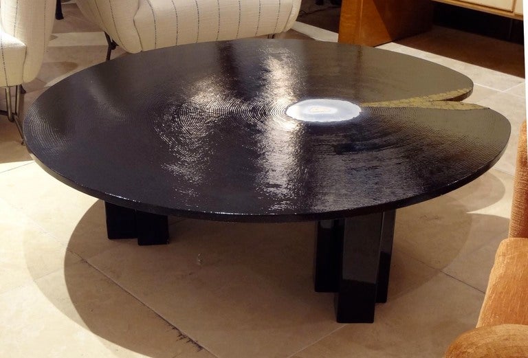 Belgian A Round Cocktail Table in Combed Lacquer, Agate and Bronze by Christian Krekels For Sale