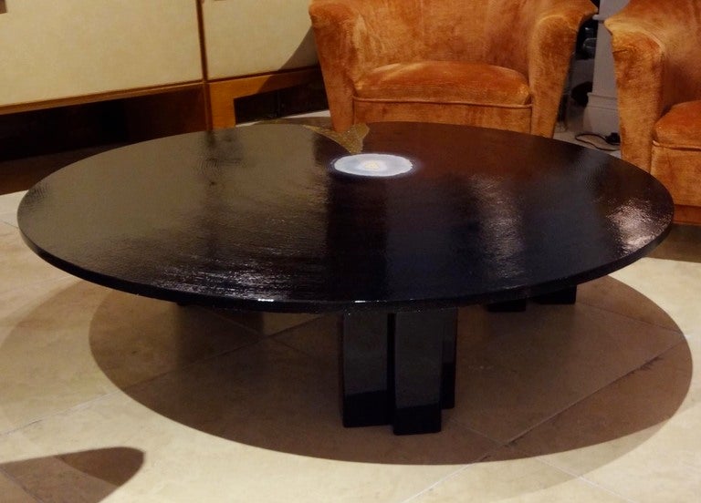 A Round Cocktail Table in Combed Lacquer, Agate and Bronze by Christian Krekels For Sale 1