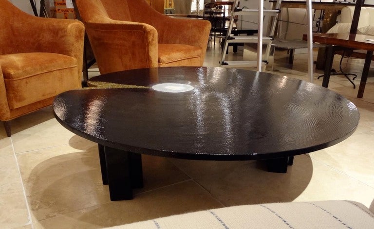 A Round Cocktail Table in Combed Lacquer, Agate and Bronze by Christian Krekels For Sale 2