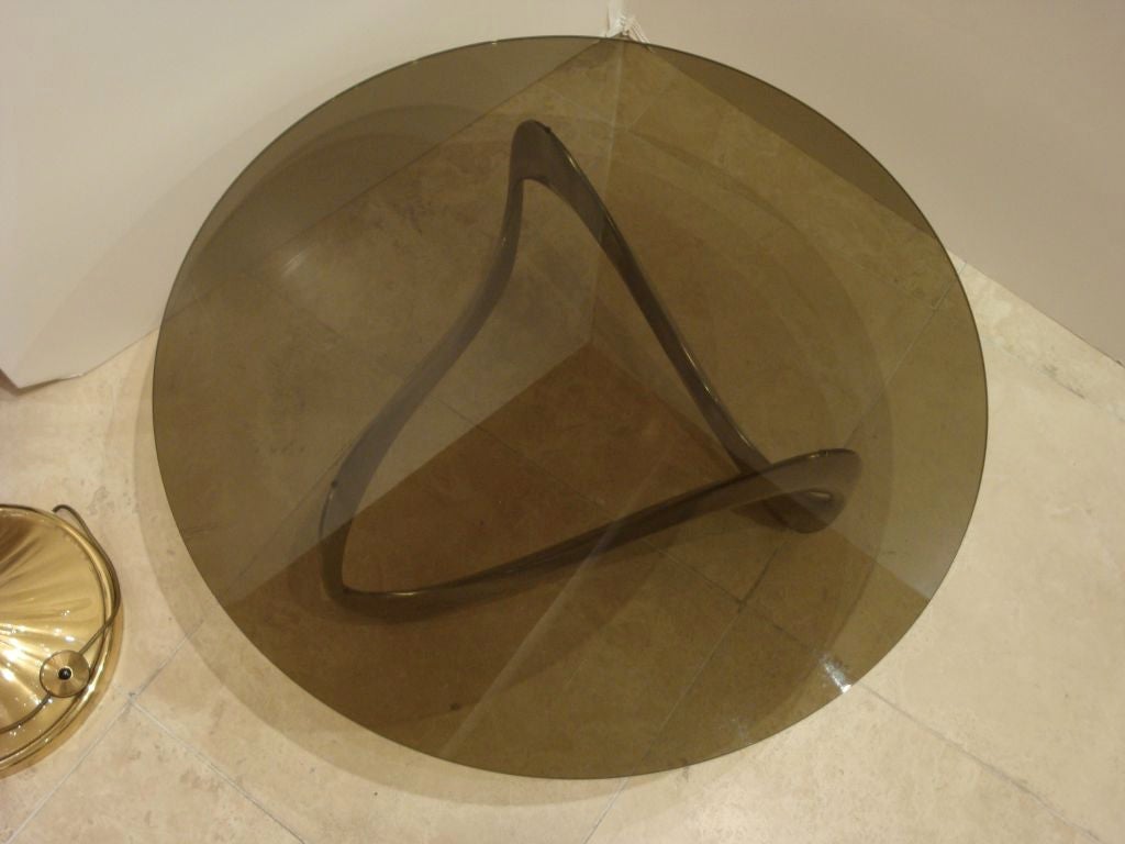A Round Modernist Cocktail Table in Steel and Smoked Glass In Excellent Condition In New York, NY
