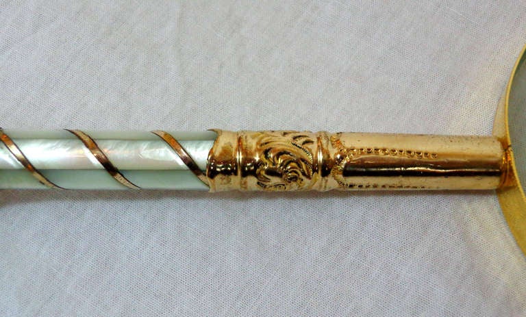 Early 20th Century Parasol Handle of Vermeil and Mother-of-Pearl Magnifying Glass For Sale 4