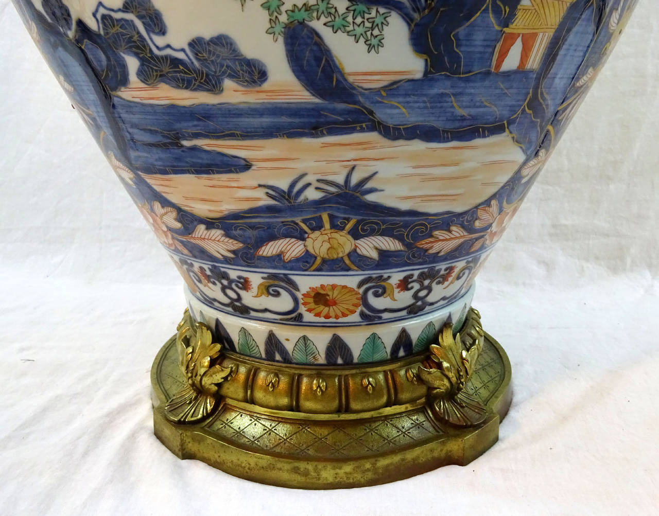 Early 19th Century Chinese Porcelain Vase in the Imari Taste In Excellent Condition For Sale In Dallas, TX