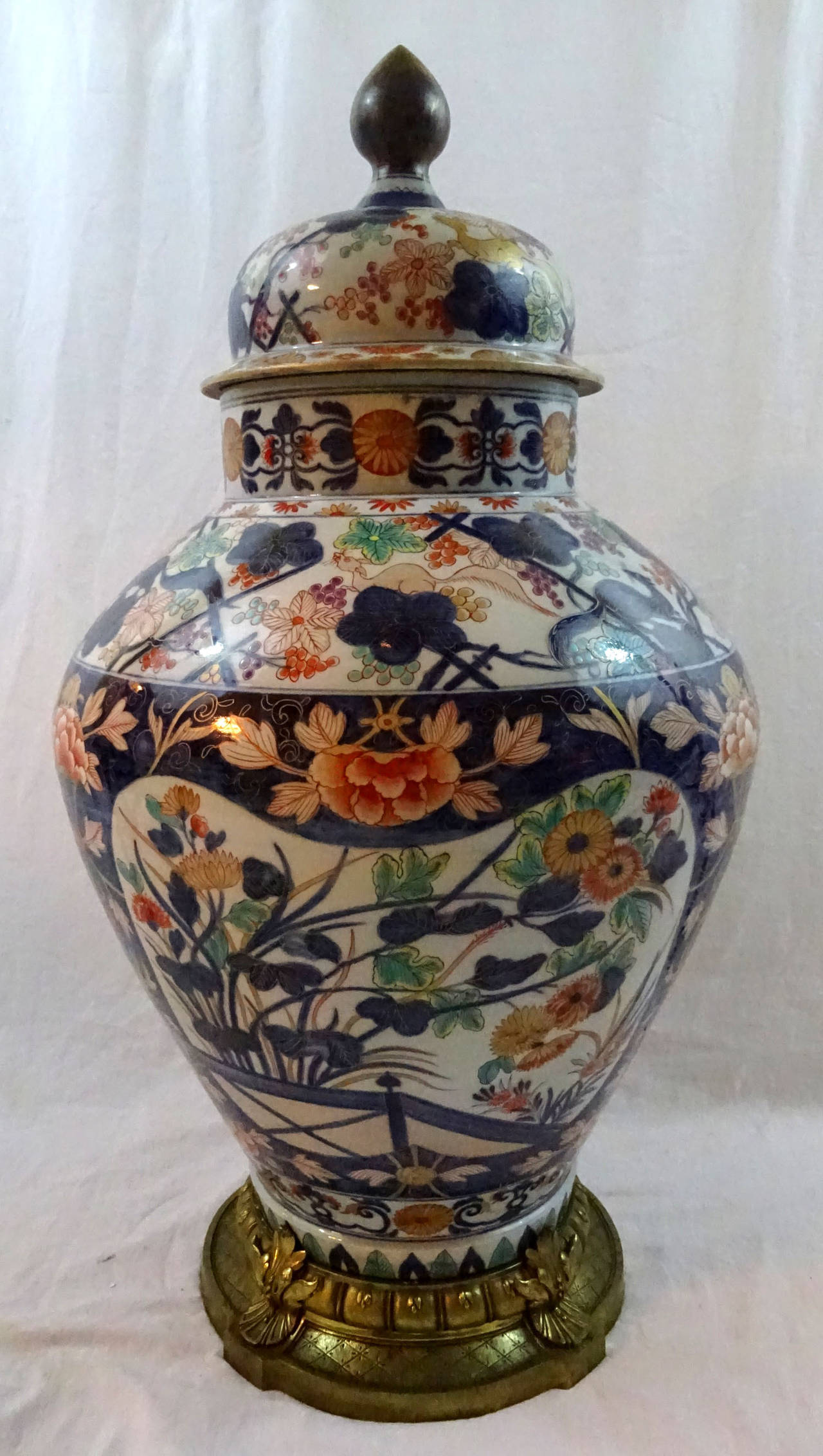 Early 19th Century Chinese Porcelain Vase in the Imari Taste For Sale 2