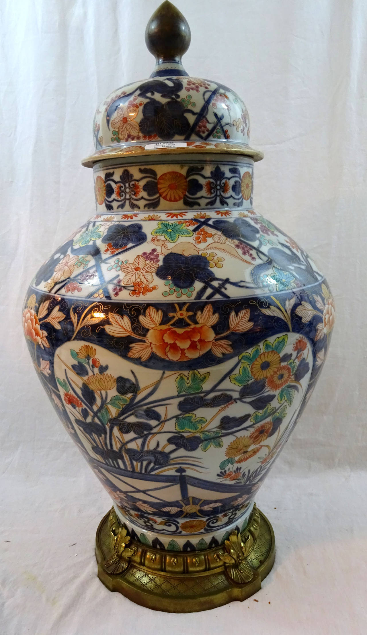Early 19th Century Chinese Porcelain Vase in the Imari Taste For Sale 3