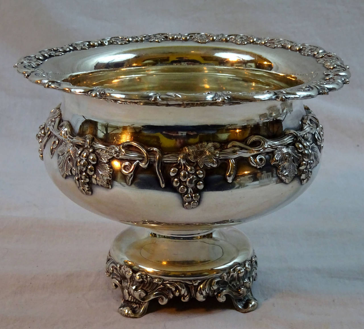 Pair of Early 20th Century French Silver Plated Compotes In Excellent Condition In Dallas, TX
