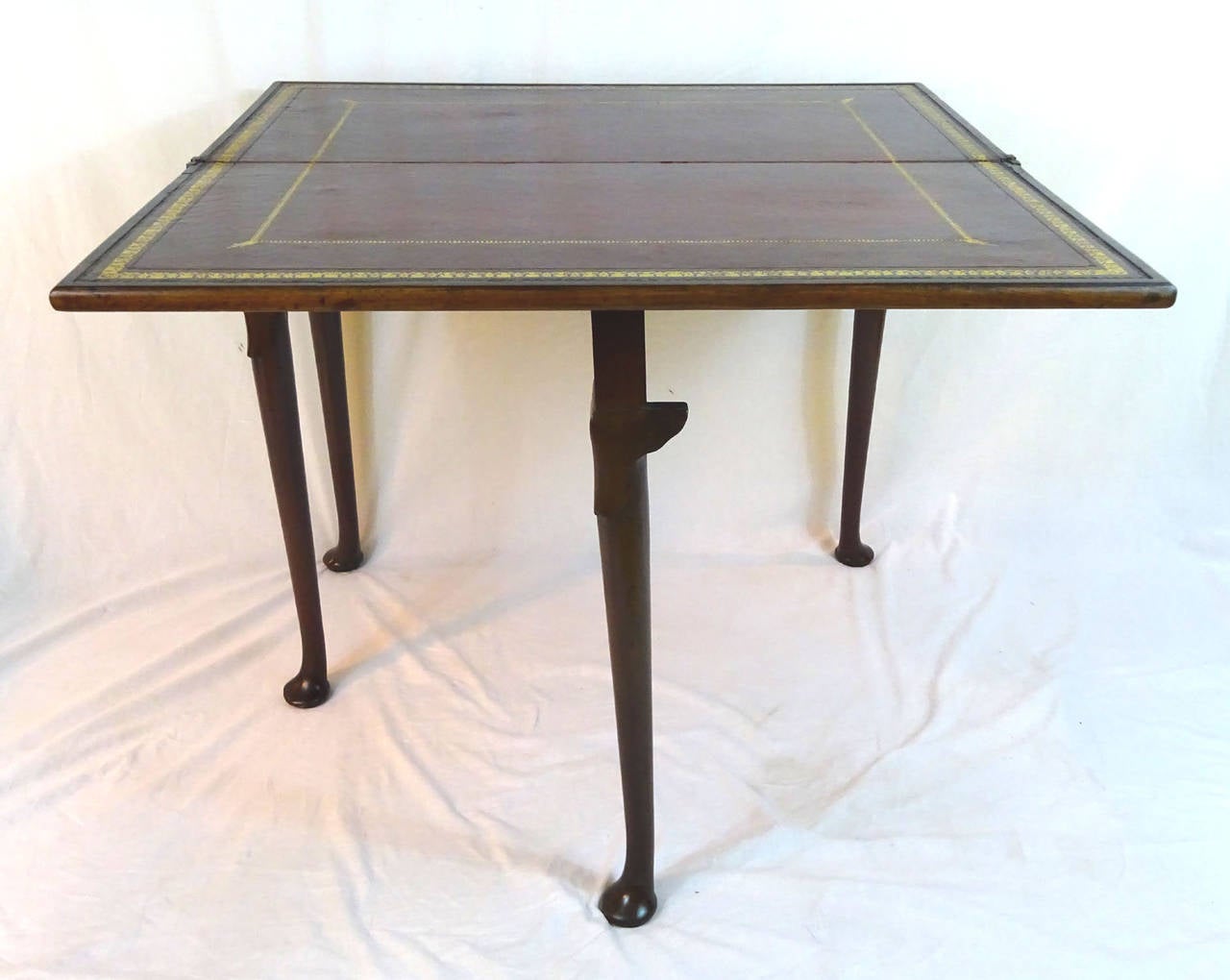 18th Century George II Mahogany Flip-Top Game Table For Sale 3