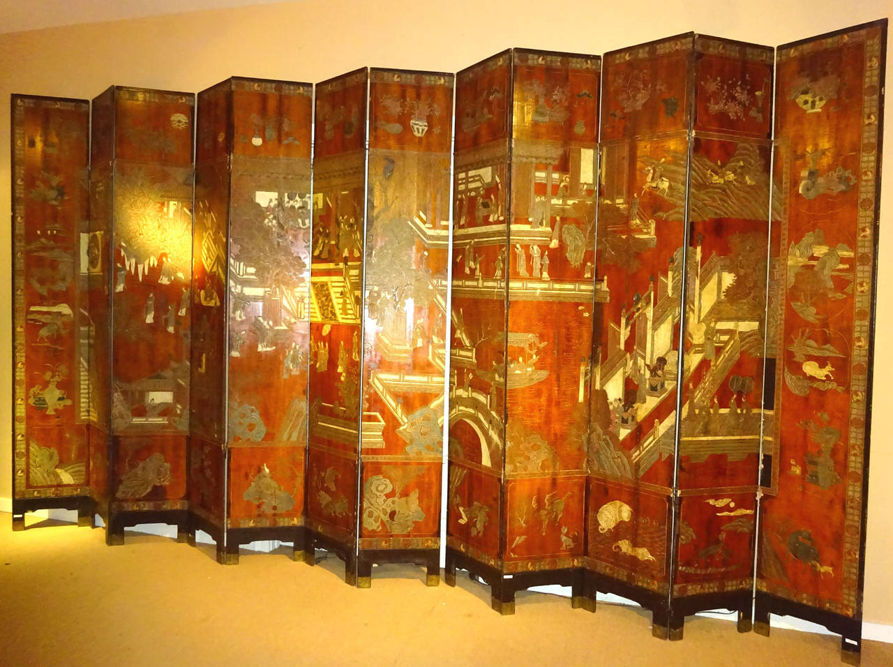 Early 18th century 12-panel Chinese Coromandel Large Screen from the K'ang Hsi Dynasty - Each Panel approximately 17½