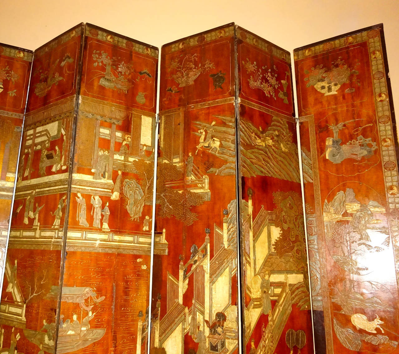Early 18th Century Chinese Coromandel Large 12-Panel Screen 4