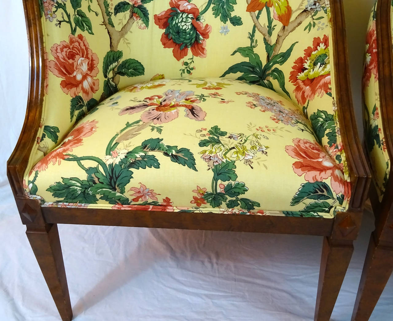 Pair of Mid-20th Century Left and Right Portrait Chairs 1