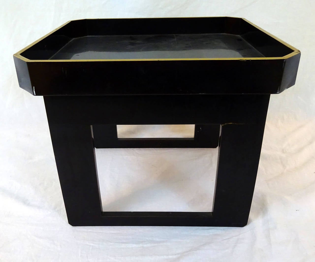 Early 20th Century Ebonized Lacquer Small Tray Table from the Orient In Excellent Condition For Sale In Dallas, TX