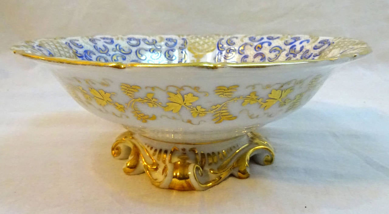 Late 19th Century English Porcelain Partial Tea Service In Excellent Condition For Sale In Dallas, TX