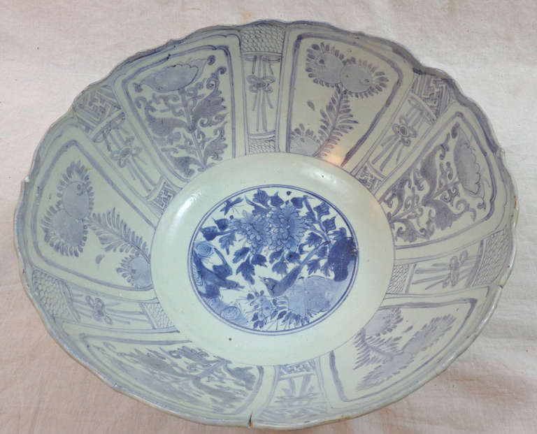 Chinese 17th Century Hatcher Blue and White Porcelain Large Bowl