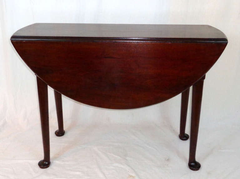 English 19th c. George II Style Red Walnut Drop-leaf Table For Sale