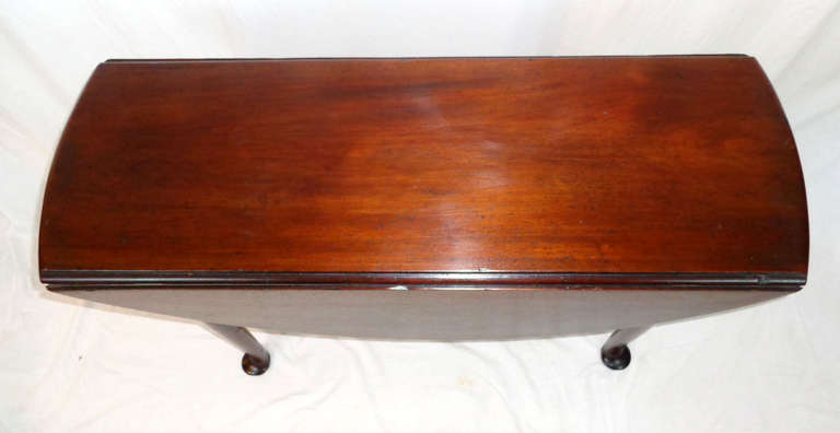19th Century 19th c. George II Style Red Walnut Drop-leaf Table For Sale