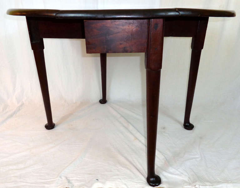 19th c. George II Style Red Walnut Drop-leaf Table For Sale 1