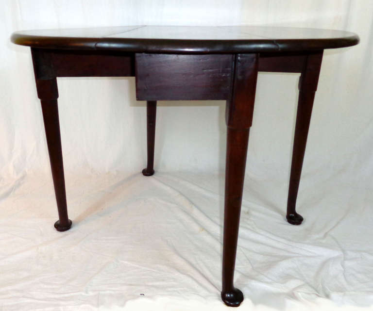 19th c. George II Style Red Walnut Drop-leaf Table For Sale 3