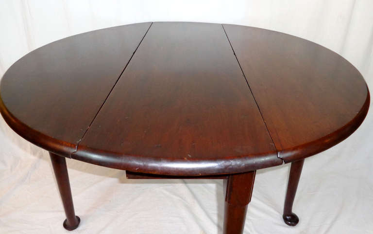 19th c. George II Style Red Walnut Drop-leaf Table For Sale 4