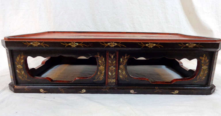 19th Century Chinese Tray with Mother-of-Pearl Inlay For Sale 1