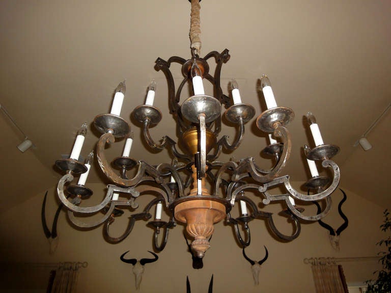 Louis XIV Style 18-Light Chandelier In Excellent Condition In Dallas, TX