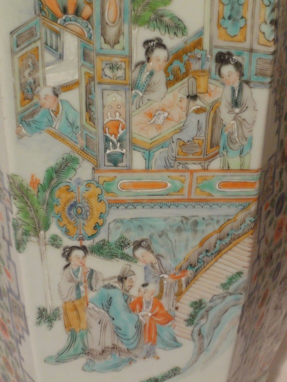 Very Fine 19th Century Chinese Porcelain Vase In Excellent Condition For Sale In Dallas, TX