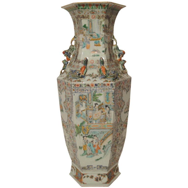 Very Fine 19th Century Chinese Porcelain Vase For Sale
