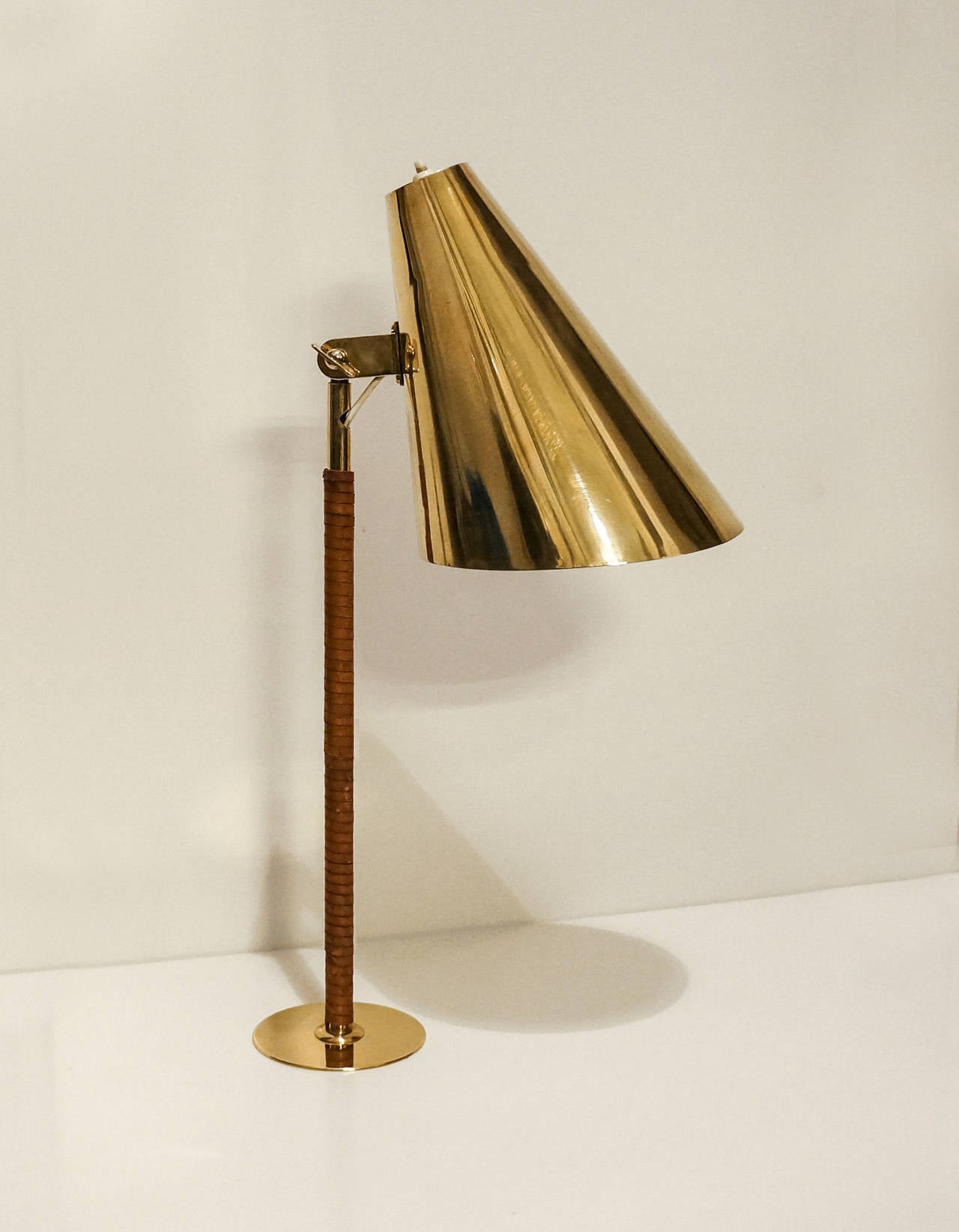 Paavo Tynell, Taito Oy.

Rare table lamp,

Finland, circa 1950s.

Solid brass and leather wrapping.
Measures: 50 H x 24 W cm.

Rare table lamp designed for the Columbia-café in Helsinki, early 1950s. Paavo Tynell designed lighting for