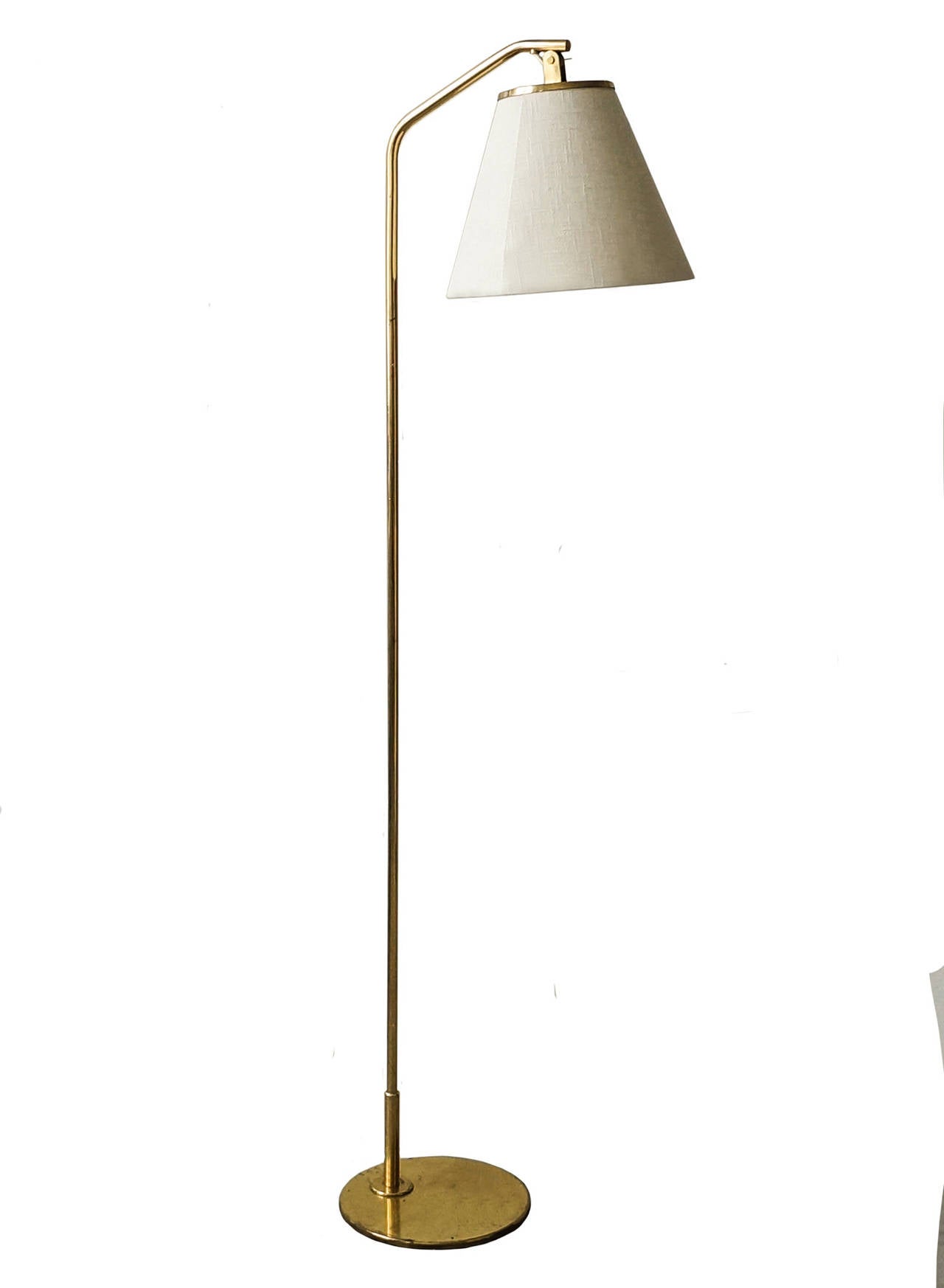 Paavo Tynell.

Floor lamp.

Taito Oy,
Helsinki, Finland, circa 1950s.
Brass stem and base, silk shade.
Measures: Height circa 160 cm, width circa 45 cm.