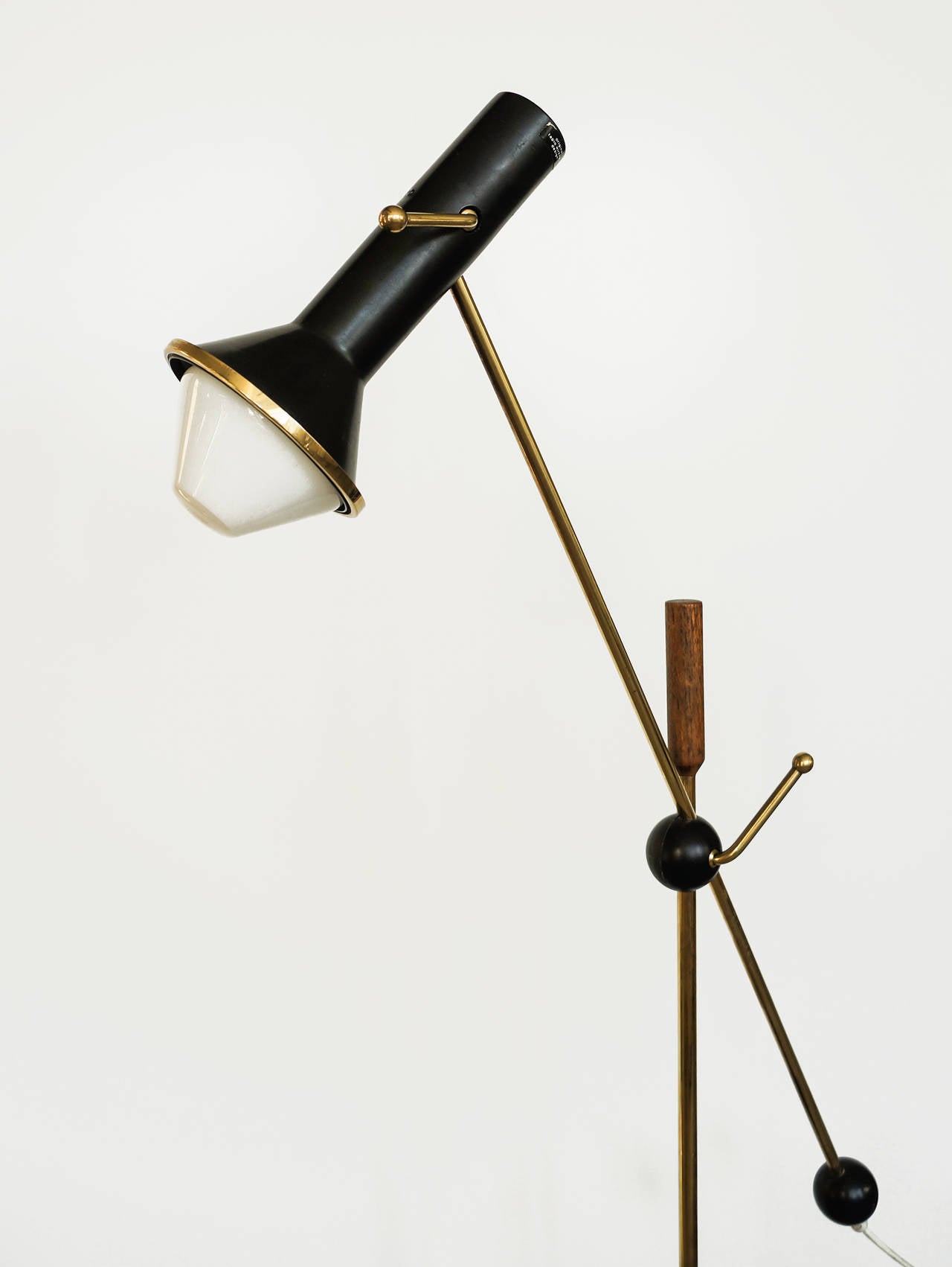 Tapio Wirkkala.

Adjustable floor lamp, model K10-47.

Idman Oy, Finland, 1960.
Brass, painted steel/aluminum, teak, solid painted iron base.
Adjustable height circa 105-150 cm.

Shade impressed with manufacturer's label Idman. Also labelled