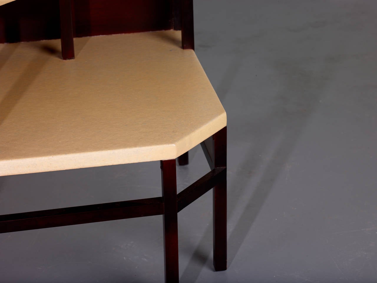 Tables d'angle Paul Frankl, liège laqué et acajou, 1951 Excellent état - En vente à Amarillo, TX