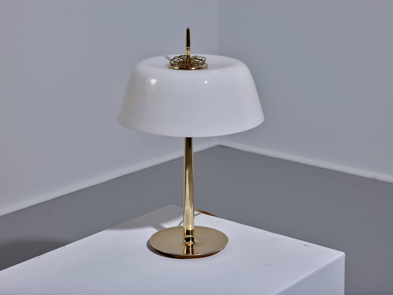 Paavo Tynell

Table lamp, model 9211

Taito OY
Finland, c. 1950
brass, glass 
14 dia x 18.25 h inches