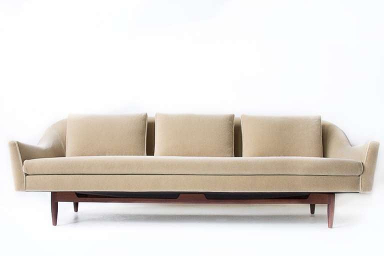 JENS RISOM

sofa

Jens Risom, Inc.
USA , c. 1960
mohair, walnut, down
90 w x 34 d x 30.5 h inches 

Jens Risom three seat sofa restored in mohair with down filled seat back cushions.