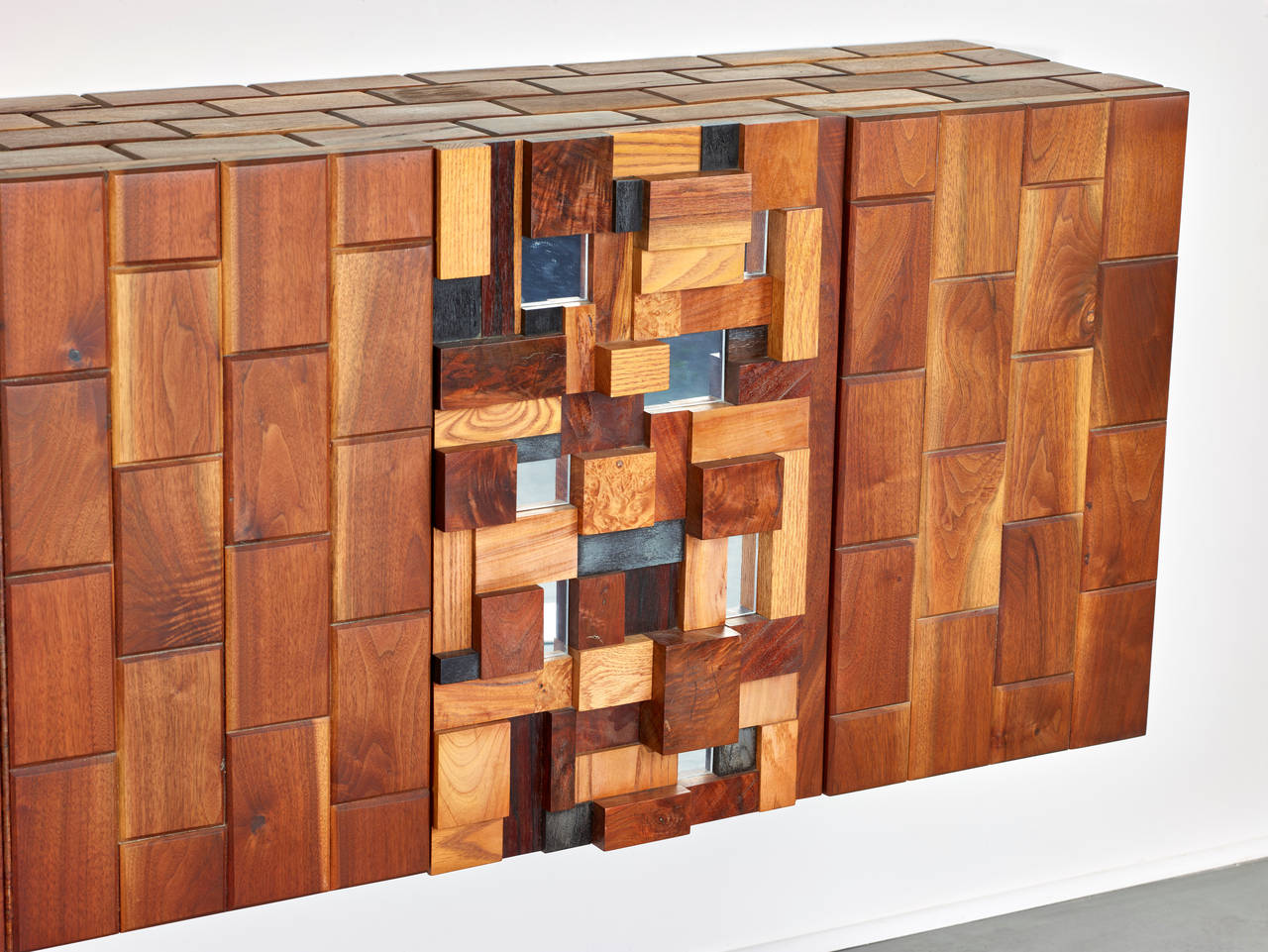 Americano Phillip Lloyd Powell Armadio a muro 1977 circa in vendita